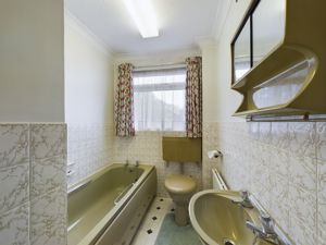 FIRST FLOOR BATHROOM- click for photo gallery
